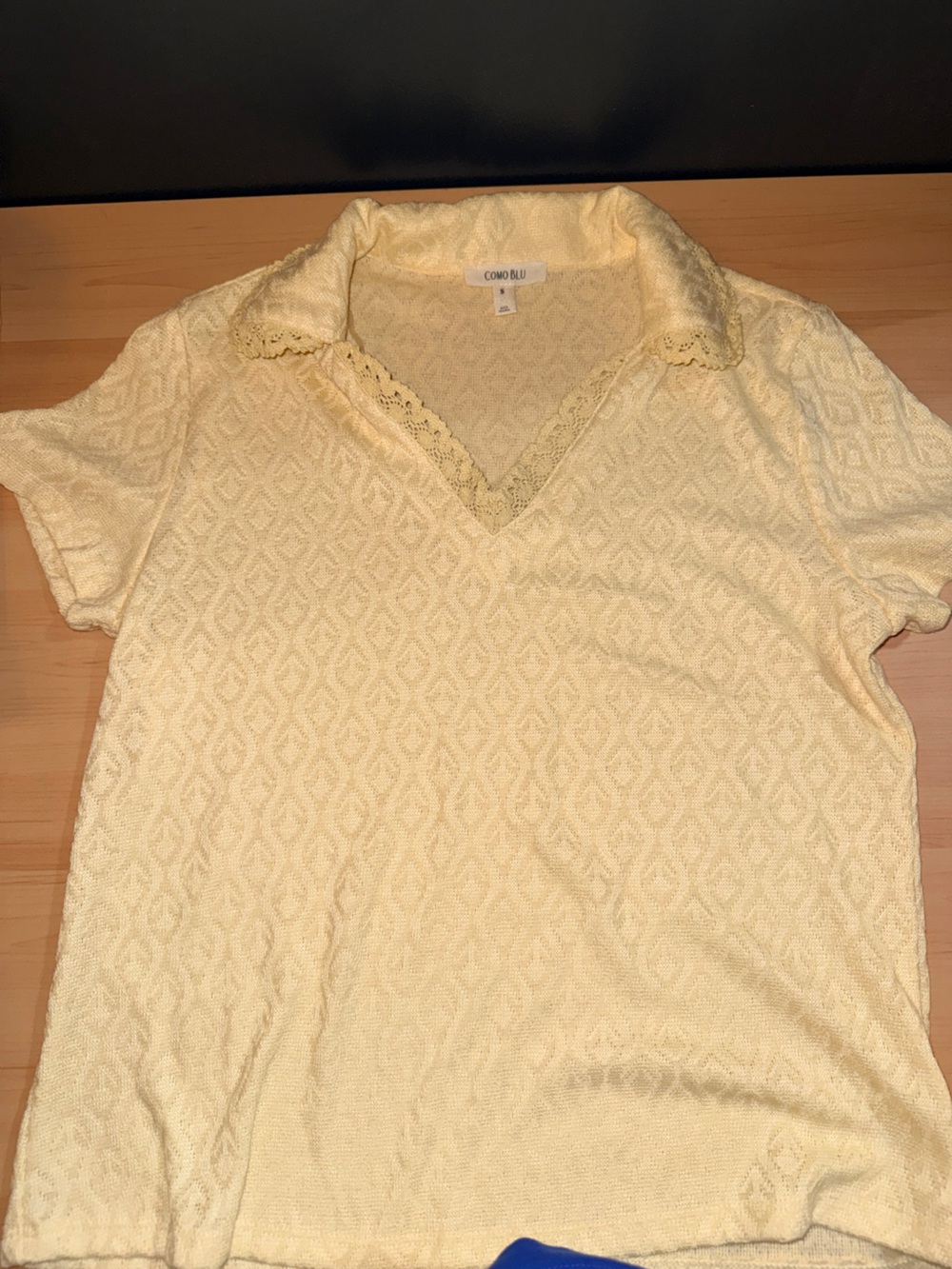 COmo blu Pale Yellow Lace-Trim Polo Blouse
